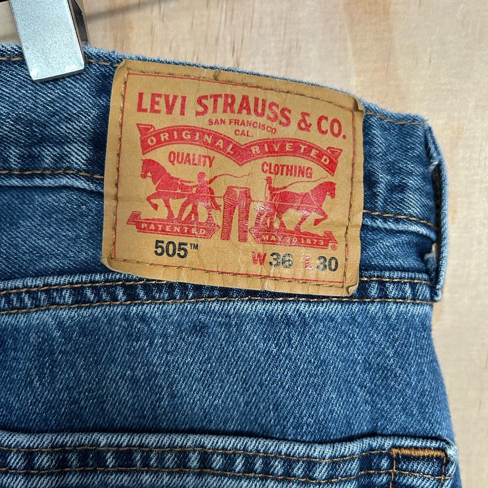 Levi's Classic Straight Fit Jeans in Denim Blue